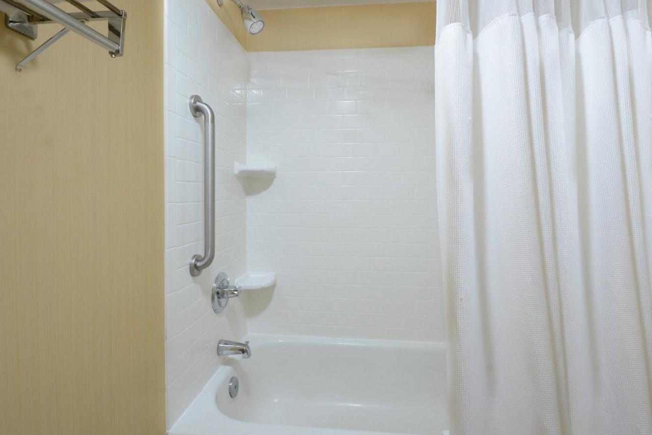 Fairfield Inn & Suites By Marriott Charlottesville North Luaran gambar