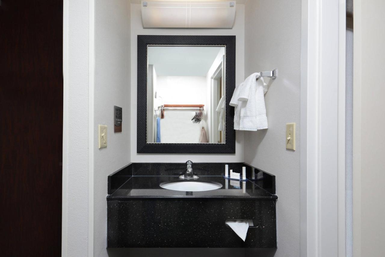 Fairfield Inn & Suites By Marriott Charlottesville North Luaran gambar