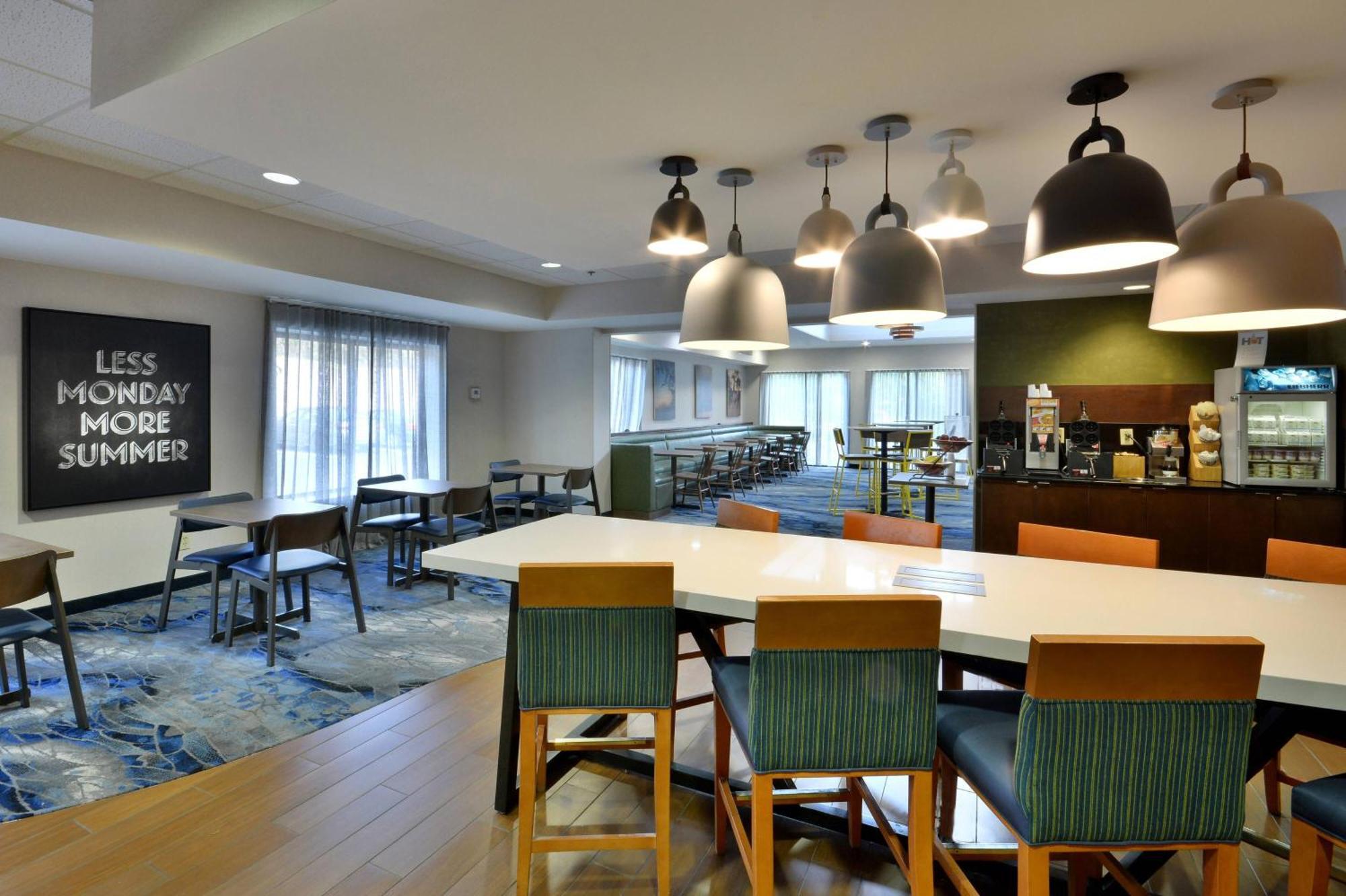 Fairfield Inn & Suites By Marriott Charlottesville North Luaran gambar